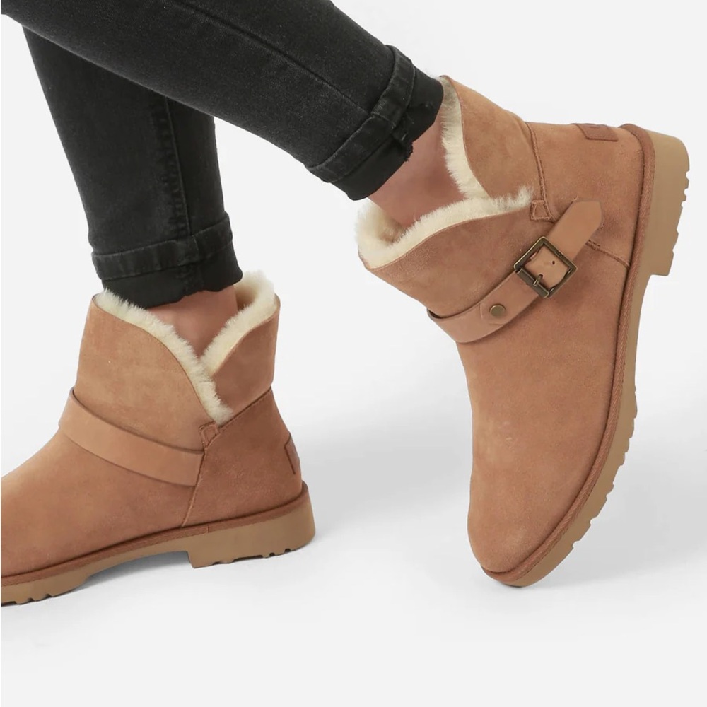 Romely UGGs brown size 5 never worn
